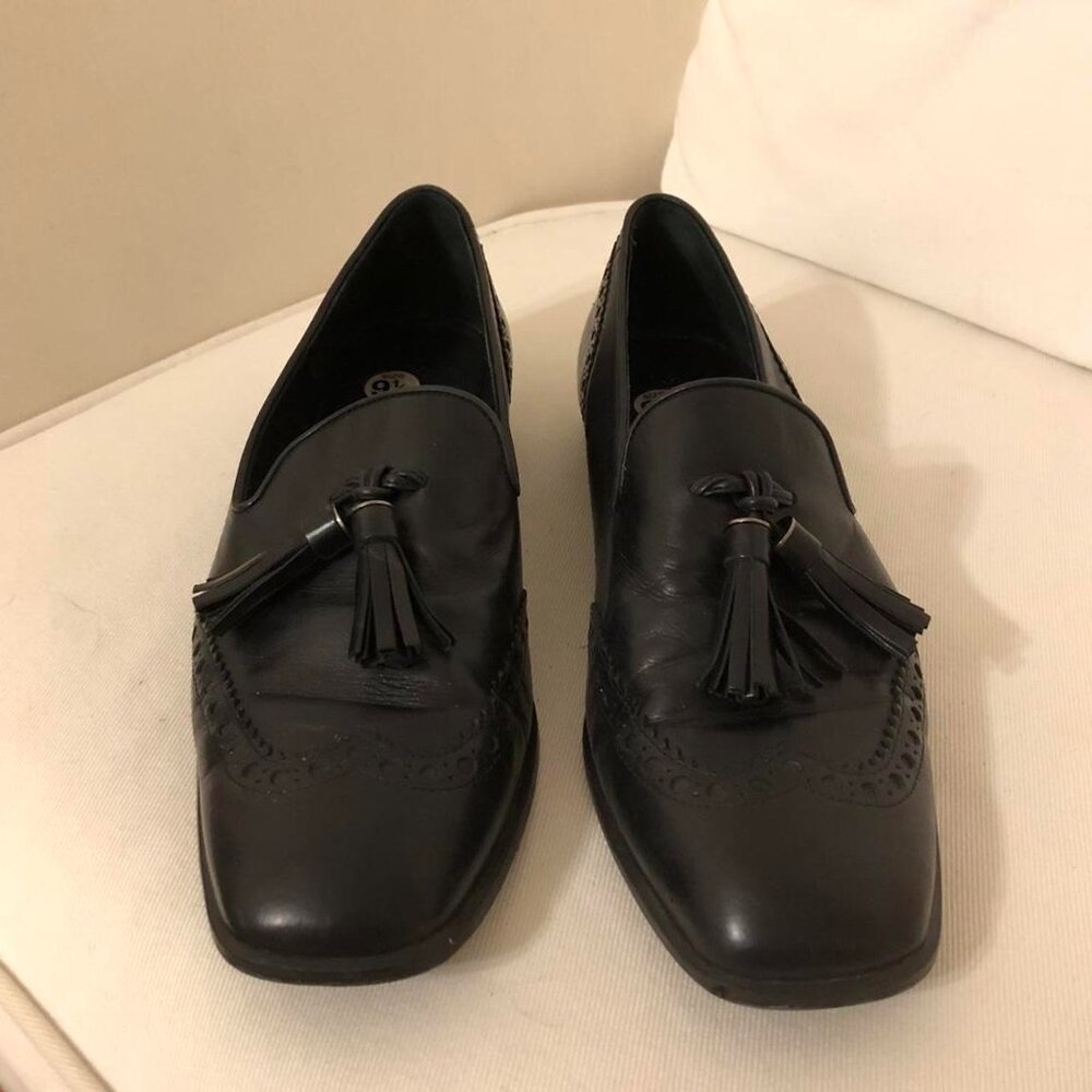 Stuart Weitzman leather tassel loafers
